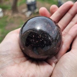Sfera di cristallo di granato: sfera di granato rosso da 55 mm, guarigione del chakra della radice