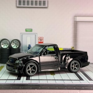 Custom Hot Trucks 99 Ford F150 SVT Lightning