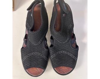 Bzees Dream Black Fabric Comfort Wedge Sandals Women's Size 10M