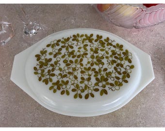Vintage Pyrex Verde Divided Casserole Dish with Lid 1.5 Quart 063 Milk Glass