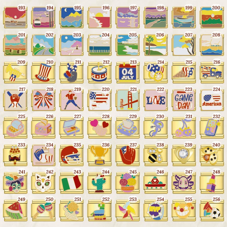 Puede incluir: Una colecci&oacute;n de dijes de esmalte dorado con varios dise&ntilde;os. Los dijes presentan im&aacute;genes como paisajes, banderas, equipos deportivos, comida y texto como "LIVE" y "Game Day". Cada dije es rectangular con un borde dorado.