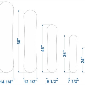 Puede incluir: Cinco tablas de snowboard de diferentes tama&ntilde;os, que van desde 68 pulgadas hasta 24 pulgadas de largo. Las tablas de snowboard son todas blancas y tienen una forma redondeada.