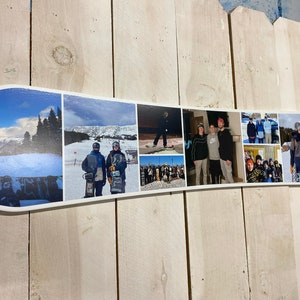 Puede incluir: Una tabla de snowboard blanca con un collage de fotos impresas en ella. Las fotos muestran personas haciendo snowboard, esqu&iacute; y disfrutando del invierno al aire libre. Las fotos est&aacute;n dispuestas en una cuadr&iacute;cula y est&aacute;n rodeadas por un borde blanco.