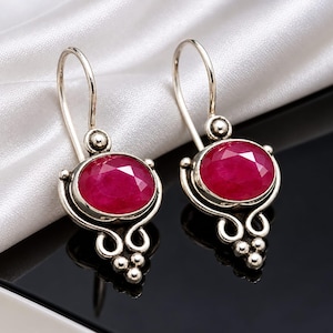 Orecchini ovali con rubino in argento sterling 925, realizzati a mano per l'uso quotidiano, un regalo perfetto per lei.