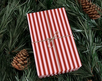 Geschenkpapier mit roten und weißen Streifen | Geschenkpapierrolle