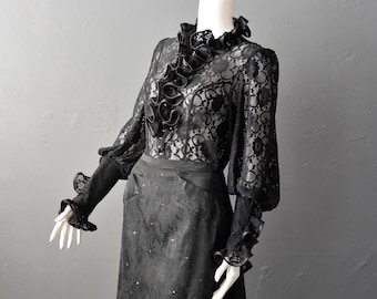 Gotische kanten blouse met ruches, elegant victoriaanse dichtershirt