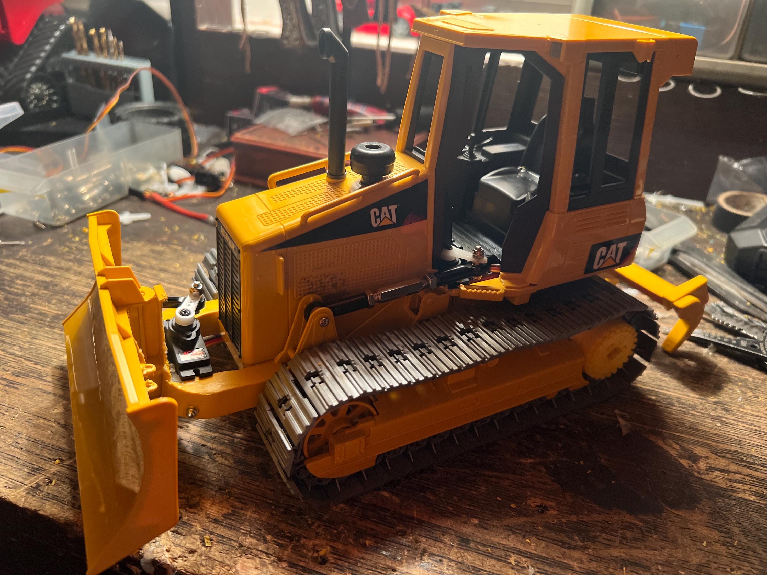 Bruder Caterpillar Bulldozer Avec Ripper - 1:16 - Jaune - Occasion