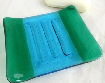Jabonera de vidrio fundido en colores verde azulado y turquesa