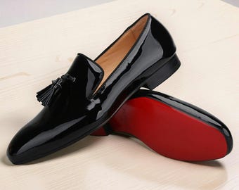 Christian Louboutin-inspirierte schwarze Lackleder-Quastenloafer mit roter Sohle, handgefertigte elegante Schuhe