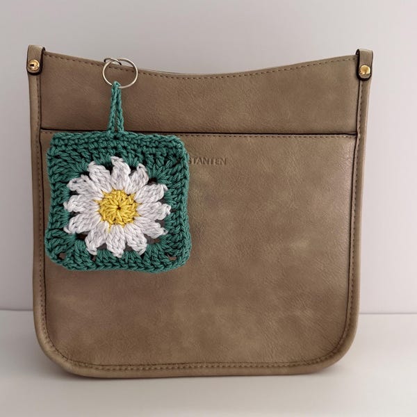 Crochet Daisy Coin Purse Keychain, Granny Square Wallet, Handmade Flower Keychain Pouch, Small Cash Holder, Gift for Her
