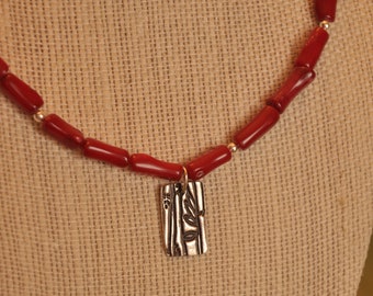 Collier de corail rouge avec pendentif en argent fin (empreinte de bambou)