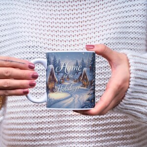 Taza de café acogedora con temática de cabaña invernal: taza de cacao navideña