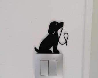 Déco interrupteur chien – Chien tenant sa laisse – Impression 3D-Décoration interrupteur amusante – Chien avec laisse