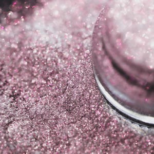 Ombre à paupières pailletée gris rose #17 | Pigment de maquillage pour les yeux de mariée | Ultra brillant, longue tenue | Hypoallergénique | Cosmétiques KARYSHA