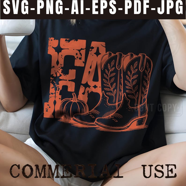 K&ouml;nnte beinhalten: Schwarzes T-Shirt mit einem orangefarbenen "FALL"-Design mit einem K&uuml;rbis und Cowboy-Stiefeln. Die Stiefel haben Blattmuster. Das obere Banner lautet "SVG-PNG-AI-EPS-PDF-JPG". Das untere Banner lautet "COMMERCIAL USE".