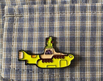 ビートルズピンバッチ　② アーティストのアルバムジャケットやロゴをデザインしたピンズカプセル