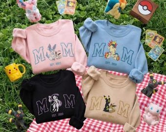 Sudadera con capucha bordada personalizada de Pokémon, linda sudadera con personajes de Poke Mom, bordado de anime acogedor, regalo para fanáticos de Pokémon, regalo para mamá