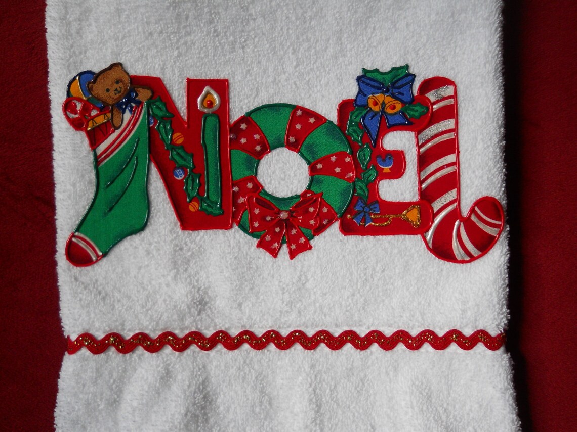 Christmas Hand Towel, Appliqued Towel, NOEL Bath Towel, Wreaths & Stockings Towel, Christmas