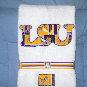 Toalla de los LSU Tigers, toalla de manos de los LSU Tigers, toalla con apliques de LSU, toalla de baño, toalla de cocina, toalla deportiva, toalla de bar, regalo de graduación