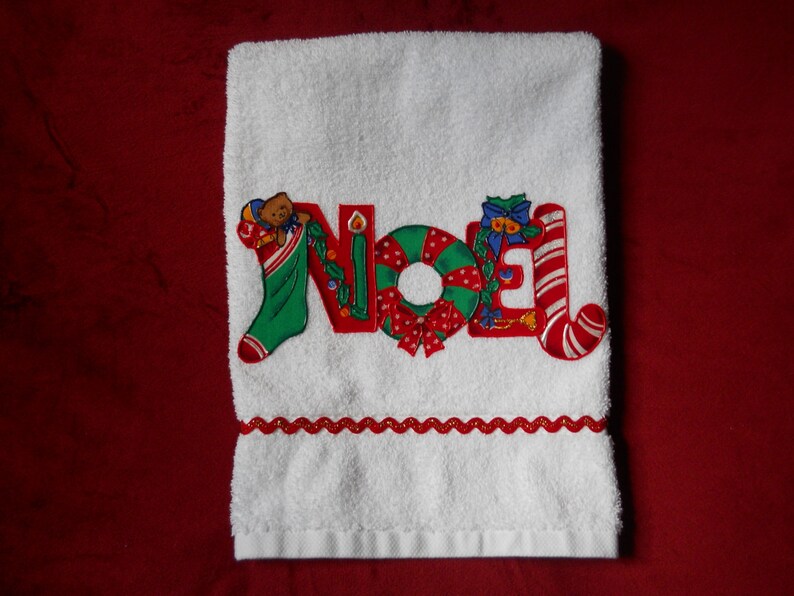 Christmas Hand Towel, Appliqued Towel, NOEL Bath Towel, Wreaths & Stockings Towel, Christmas