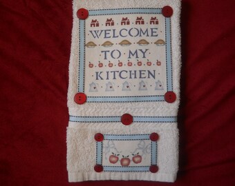 Appliqued Kitchen Towel, Welcome To My Kitchen Hand Towel, Welcome Towel, Towel with Buttons, Ivory Towel, Housewarming Gift, Shower Gift