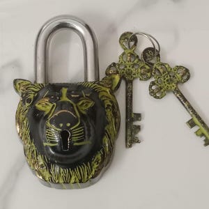 Antique Lion Face Padlock with Vintage Keys – Brass Finish