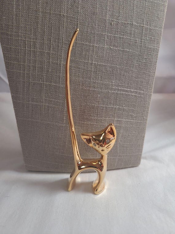Brass colored cat ring holder - image 1