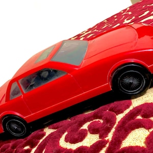 Impressão de foto de carro vermelho vintage - Arte de parede de automóvel retrô clássico - Carro nostálgico do vovô - Presente de decoração de carro antigo - Velho, mas dourado - Carro de verdade