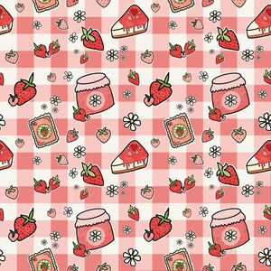 Puede incluir: Un patrón repetitivo con fresas, tarros de mermelada de fresa, rebanadas de tarta de queso de fresa y elementos florales sobre un fondo a cuadros rojo y blanco. El diseño incluye fresas de varios tamaños y pequeñas flores blancas.