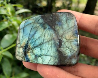 Natural Labradorite Decorative Stone with Blue Flash, Handcrafted Healing Crystal, Meditation & Altar Figurine
