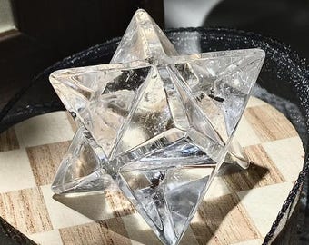 Natürlicher Bergkristall Merkaba Stern, der Heilige Geometrie Kristall, Meditation & Heilstein schnitzt