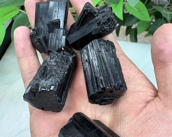 Natürlicher schwarzer Turmalin Rohstein - Heilstein für Schutz & Energie