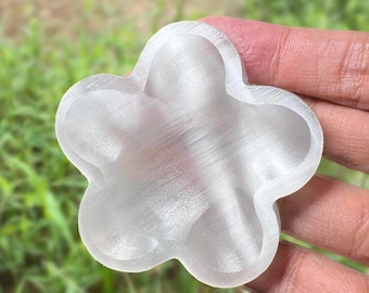 2.3‘’Selenite Flower Charging Bowl / 10cm | Hand-Carved Crystal Cleansing Dish