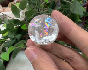 レインボークリアクォーツ球体 25mm、天然ミニクリスタルボール、レインボーインクルージョンクォーツ、ポケットサイズのエネルギーストーン、瞑想祭壇装飾