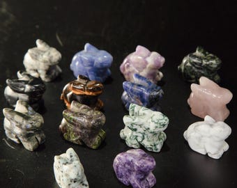 Crystal Bunny Figurine – Hand-Carved Gemstone Rabbit, Mini Pocket Totem Decor
