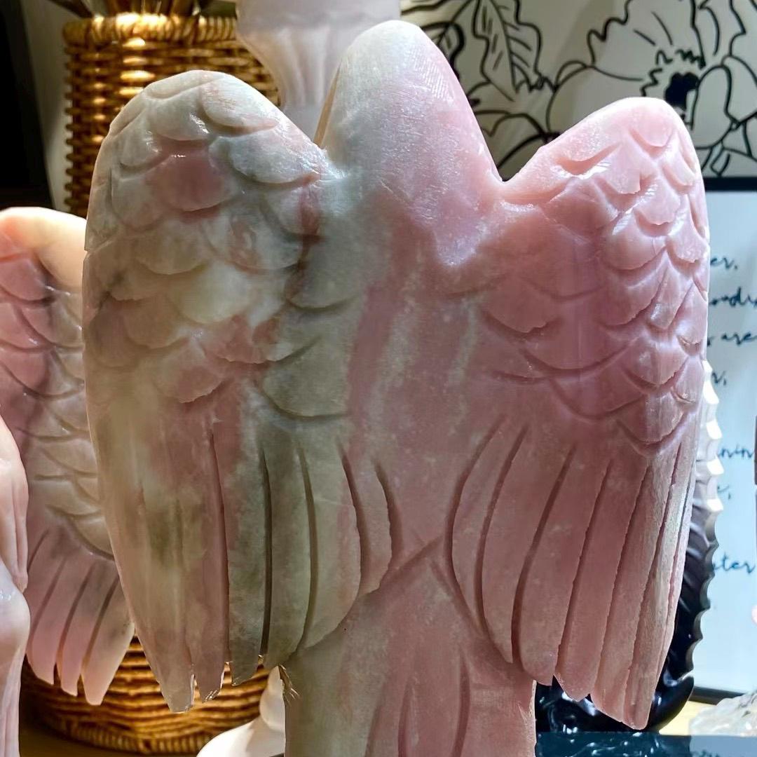 手彫りのピンクオパール守護天使像、スピリチュアルな装飾（20 cm