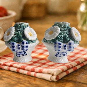 Vintage Daisy Flower Pot Salt Pepper Shakers • Blue Gingham Bow Kitchen Decor