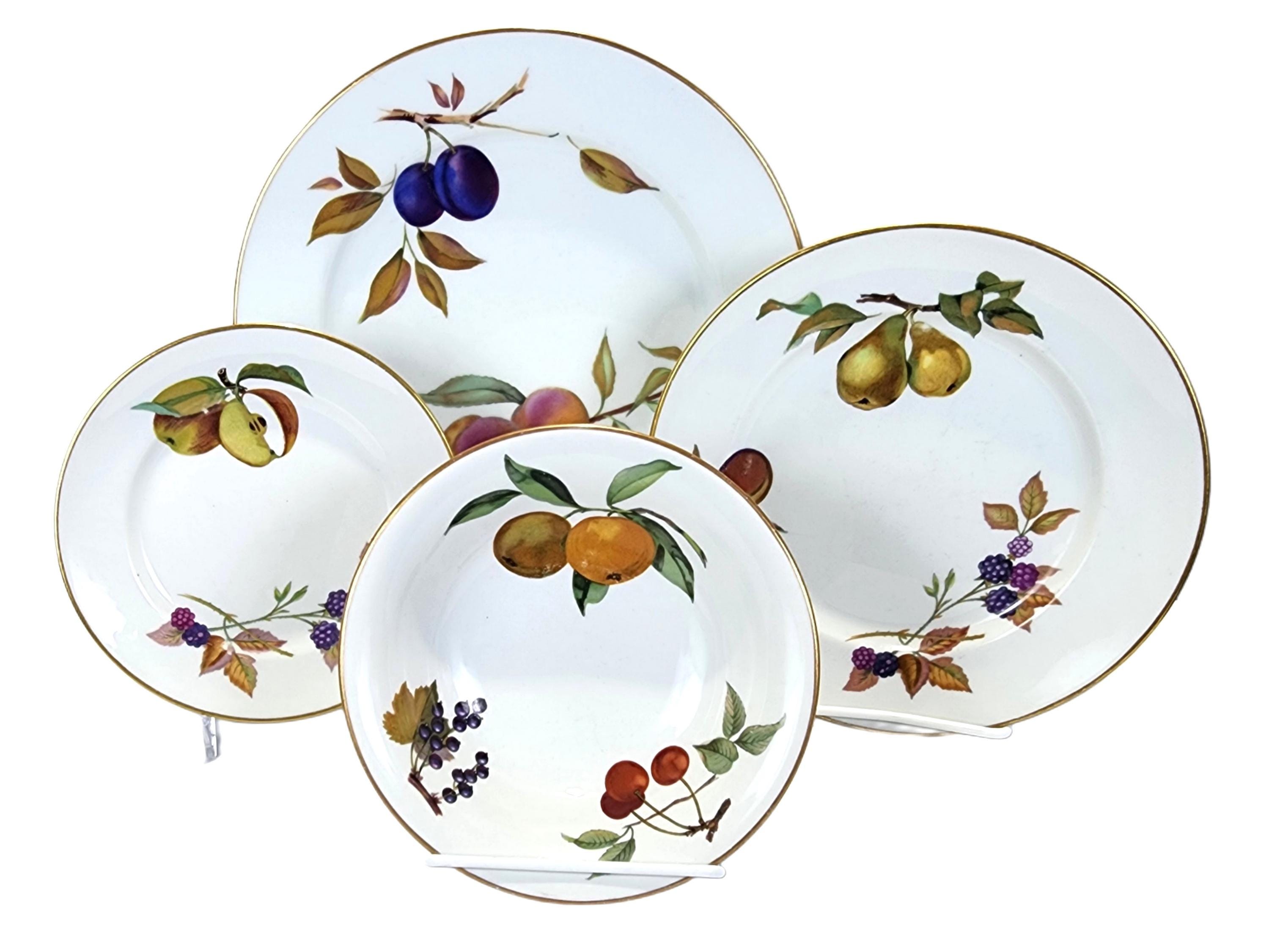 『ロイヤル　ウースター』果実文.プレート Royal Worcester - 【美品】ロイヤルウースター☆早春☆プチ