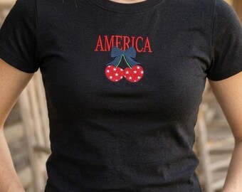 アメリカンチェリーリボン刺繍Tシャツ、愛国的な星空チェリーグラフィックTシャツ、7月4日トップス、アメリカ独立記念日シャツ、彼女へのギフト