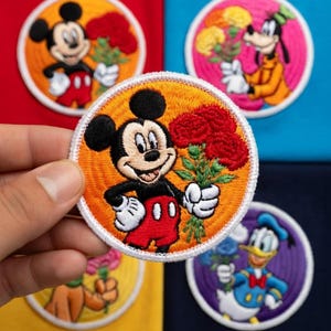 Mickey en vrienden Moederdag-patch, Mickey Mouse bloemen- en anjer-strijkapplicatie, retro Disney bloemenapplicatie, Donald Goofy Pluto borduursel