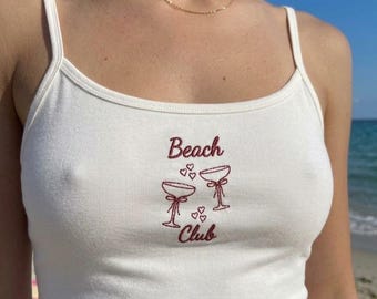 Camiseta sin mangas bordada personalizada para club de playa, camiseta con diseño de copa de cóctel personalizada, conjunto playero para viaje de chicas, regalo de vacaciones, regalo para ella.