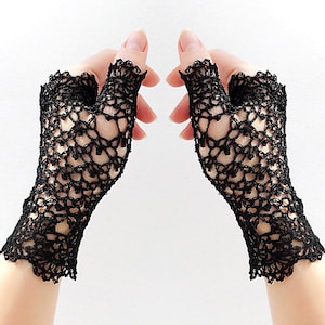 Gothic lace gloves Womens gloves Black crochet gloves Short fingerless gloves