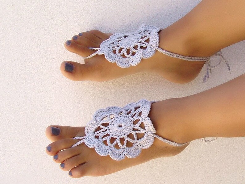 Flower lace barefoot sandals Crochet foot jewelry Footless sandals afbeelding 3