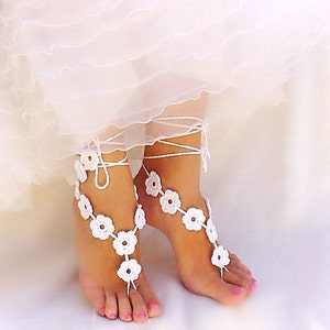White flower barefoot Foot thong Bridal barefoot sandals Footless sandals Wedding foot jewelry Beach crochet anklet image 3