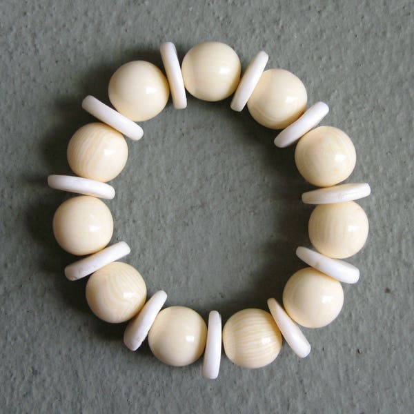 Pretty Horn and Naga Shell Stretch Bracelet  - White & Cream