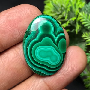Oval Malachite Cabochon: Natural Gemstone for Jewelry Making (28x20x5mm, 30.00cts)
