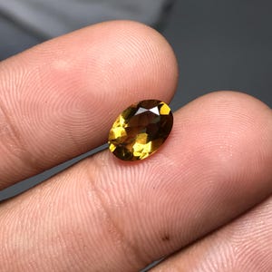 Natural Honey Quartz Cut Stone...Top Grade Honey quartz...AAA Colour...9.5x6.5x4.5mm...1.55cts...Oval Shape