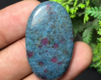 Ruby kyaniet cabochon: natuurlijke ovale edelsteen voor het maken van sieraden (37 x 23 x 5 mm, 56,60 cts)