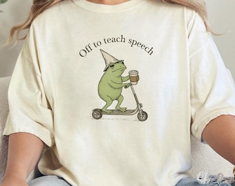 Camiseta "Off to Teach Speech", Regalo para terapeuta del habla, Camiseta para logopeda, Camiseta para profesor, Camiseta Comfort Colors Frog Scooter, Regalo para patólogo del habla