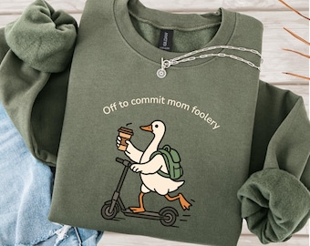 Sudadera "Off to Commit Mom Foolery", cuello redondo "Goose Scooter", suéter divertido para mamá, suéter divertido para la maternidad, regalo